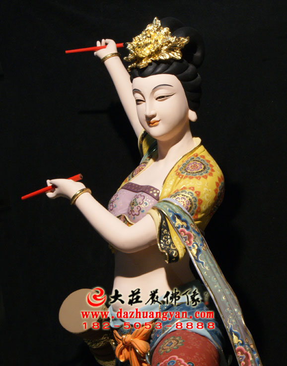 生漆脱胎鼓手伎乐天彩绘神像侧面近照 生漆脱胎鼓手伎乐天彩绘神像侧面近照