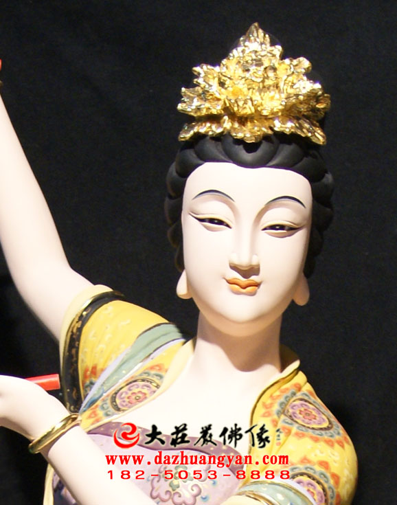 生漆脱胎鼓手伎乐天彩绘神像特写 生漆脱胎鼓手伎乐天彩绘神像特写