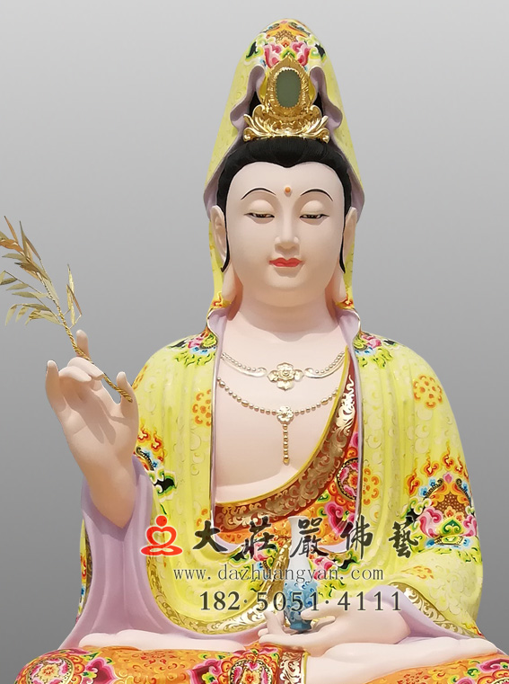 观世音菩萨彩绘佛像正面近照