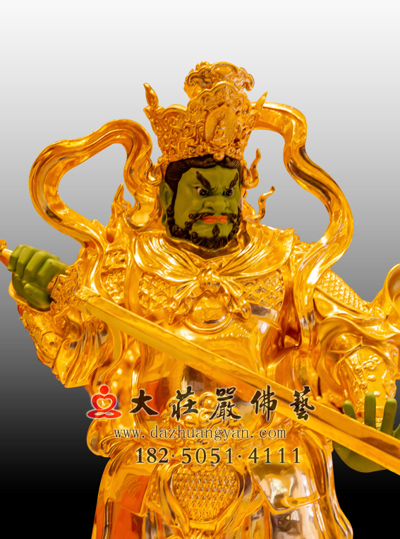 铜雕贴金四大天王之南方增长天王侧面近照