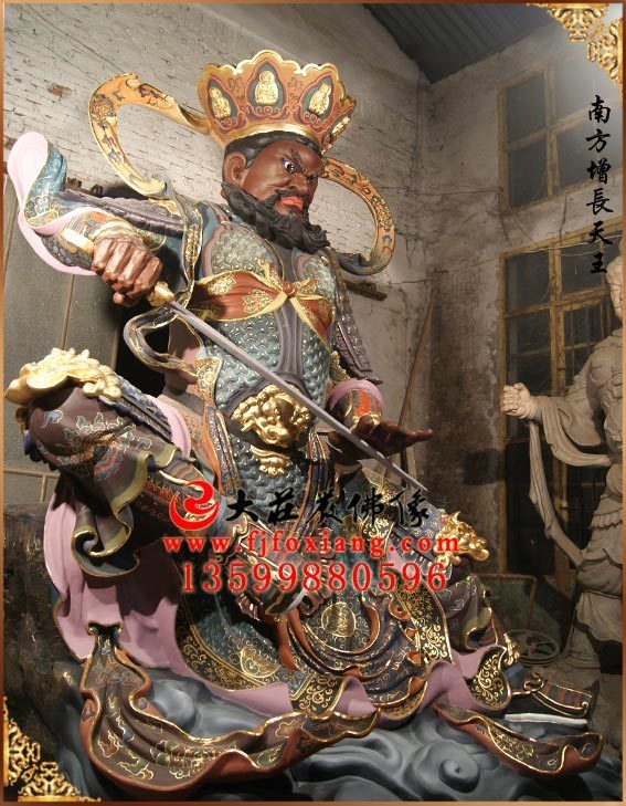南方增长天王彩绘佛像左侧工厂实拍