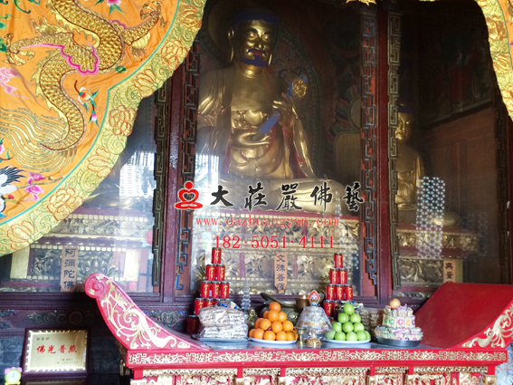 文殊菩萨贴金塑像