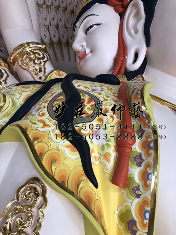 千手观音佛像脸部特写