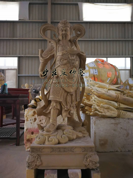 关公铜像制作现场