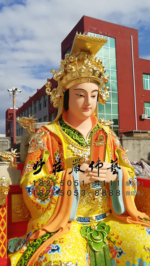 妈祖娘娘侧面近照 妈祖娘娘彩绘像