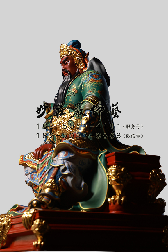 关公神像侧面照