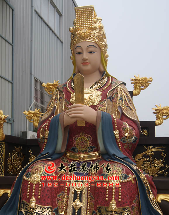彩绘描金林九娘铜雕塑像侧面近照 彩绘描金林九娘铜雕塑像侧面近照