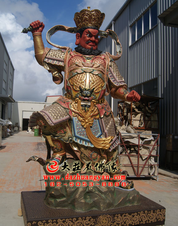 护法神南方增长天王彩绘佛像侧面照 护法神南方增长天王彩绘佛像侧面照