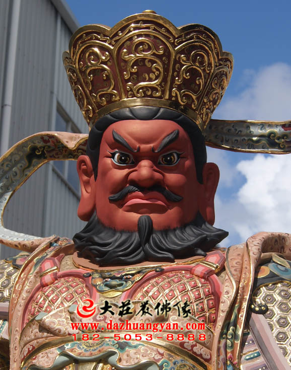 护法神南方增长天王彩绘佛像特写 护法神南方增长天王彩绘佛像特写