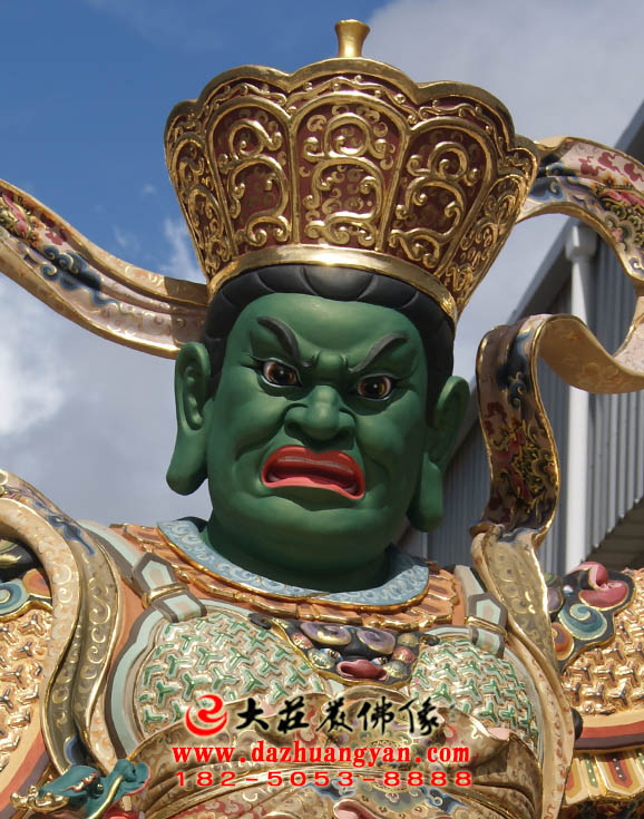 护法神西方广目天王彩绘佛像特写 护法神西方广目天王彩绘佛像特写